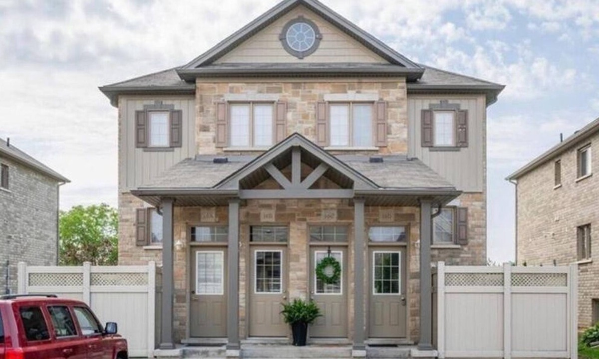 Highland West House | 1 bed 1 bath Townhome