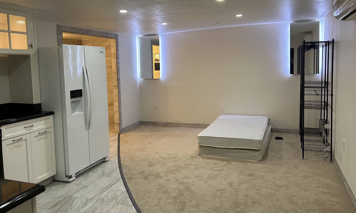 Peoria House | 1 BED 1 BATH