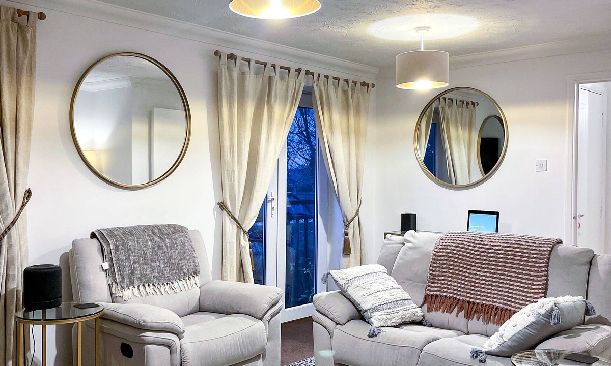 Rochester Apartment | 1-bed Apt, Sleeps 2, 20 min Walk to Centre