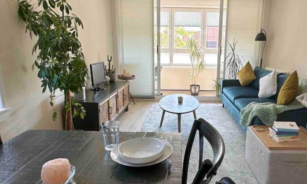 Plumstead Apartment | 1 Bed Flat 2 mins Train | 12 mins Elizabeth Line