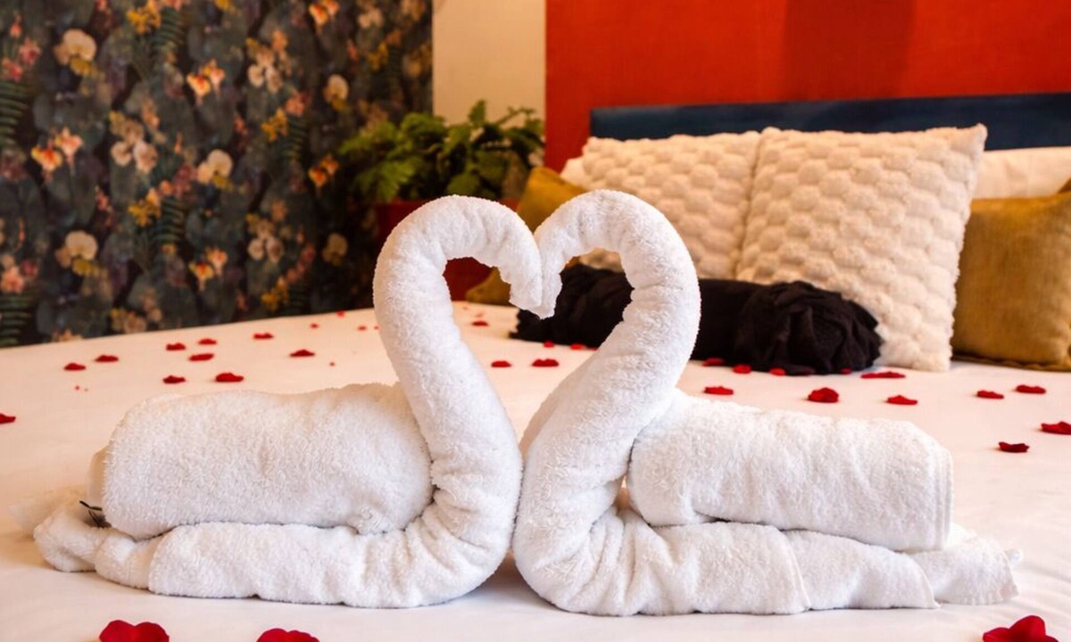 South Shields Apartment | 1 Bed Flat - Sleeps 5 - Pet friendly - Parking