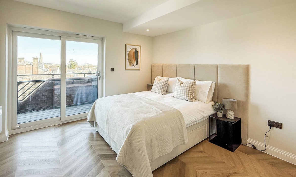 Dorchester Apartment | 1 Bed Flat - Sleeps 2 - Parking - Wifi