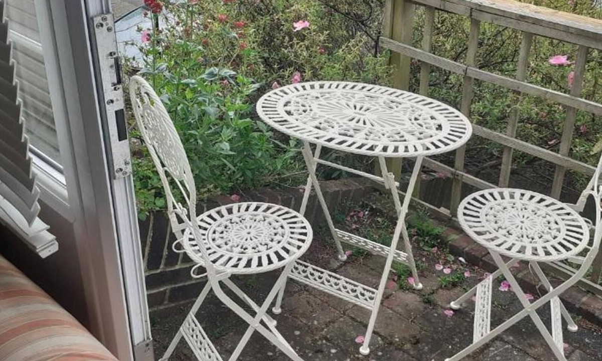 Lewes Apartment | 1 Bed Flat - Sleeps 2 - Pets - Garden - Parking