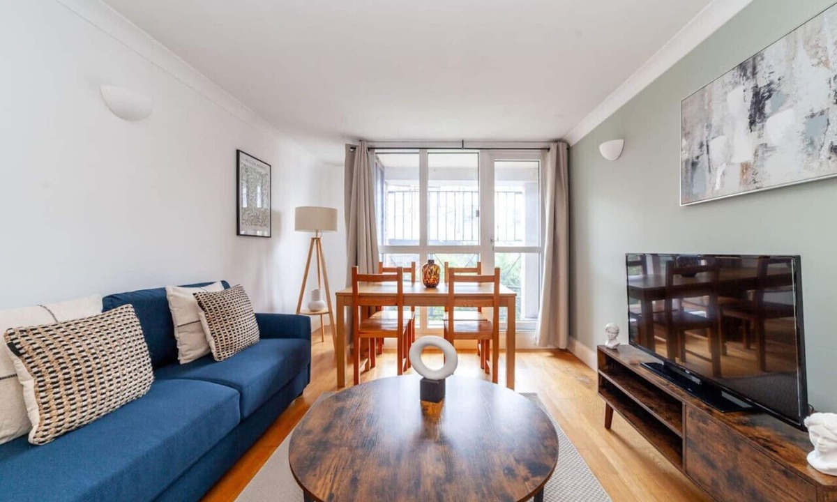 Haggerston Apartment | 1 Bed Flat with Balcony in Dalston