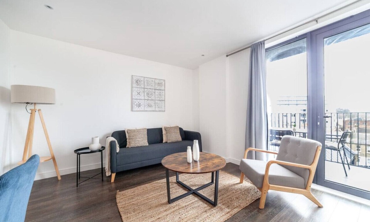 Woolwich Riverside Apartment | 1 Bed Flat with Balcony in Woolwich