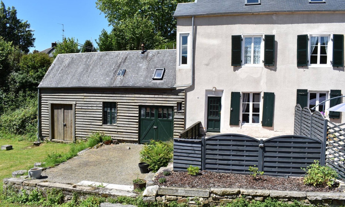 Le Neufbourg House | 1 Bed Gite (1km from Mortain)