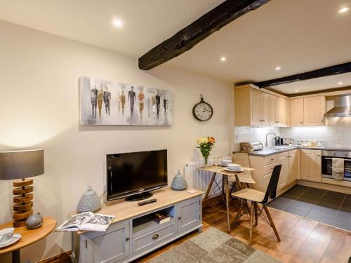 Bouth House | 1 Bed in Bouth LCC78