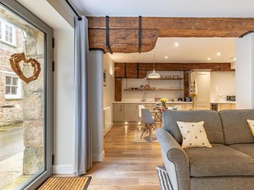 Charlestown Apartment | 1 Bed in Charlestown 42194