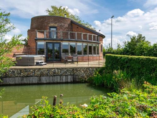 Stowmarket House | 1 Bed in Debenham 54411