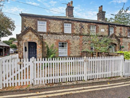 Wymondham House | 1 Bed in Wymondham 43278