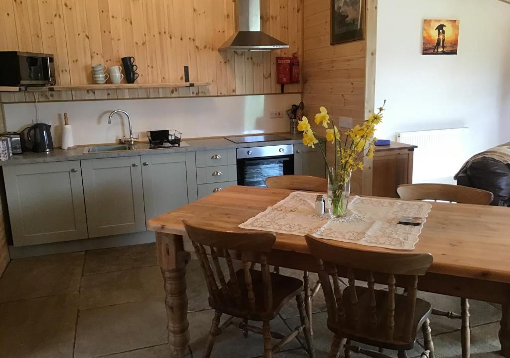 Westbrook Court House | 1 Bed Lodge-Sleeps 4-Pet Friendly-Free Parking