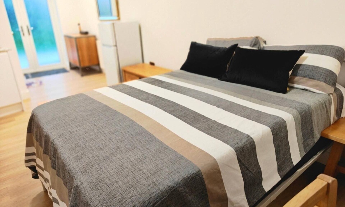 Emerson Park House | 1 Bed Luxuryhouse - Sleeps 2 - Garden, Wifi, Prkng