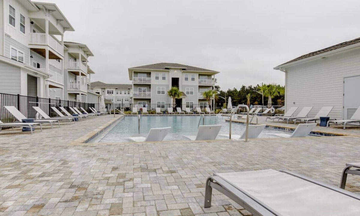 Orange Park Apartment | 1 Bed Sleeps 4 +Pool+Gym+Pet+EV