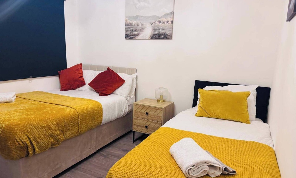 West Thurrock Apartment | 1 Bed - Sleeps 5 - Free Parking - Lakeside