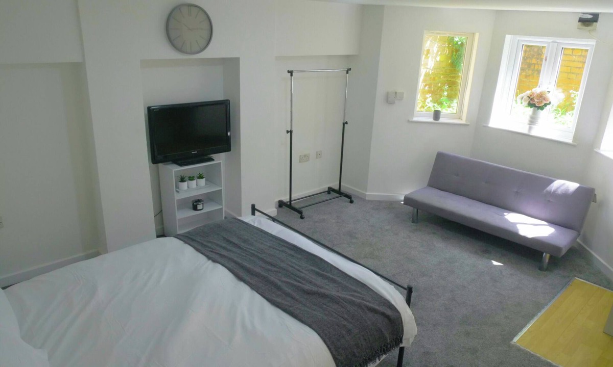 Leamington Spa Apartment | 1 Bed Studio - Leamington Spa