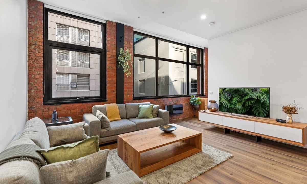 Melbourne Central Business District Apartment | 1-Bed Warehouse Conversion in Melbourne CBD