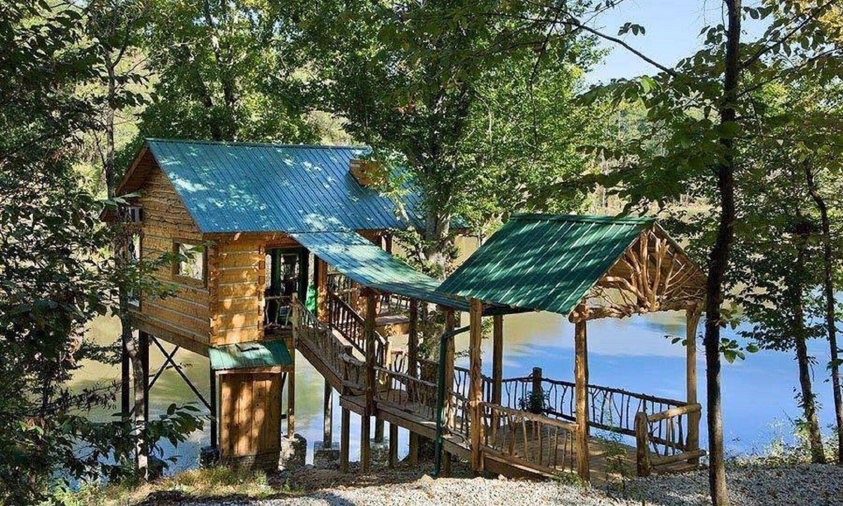 Jackson Cabin | 1 BEDROOM 1 BATH, TREE-CABIN BY A 20 ACRE PRIVATE LAKE