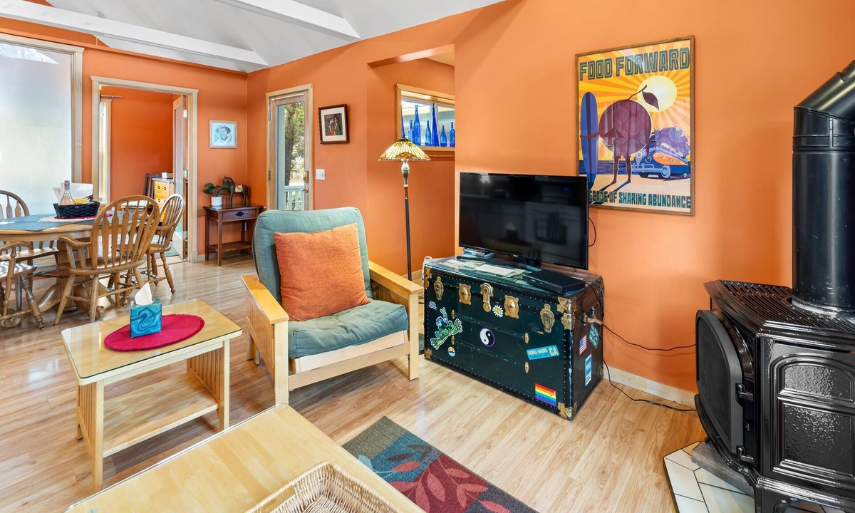 Historic Railroad District Hotel | 1 bedroom, 1 bathroom cottage with sleeper sofa & full kitchen.