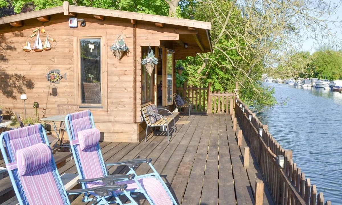 Thorpe St Andrew Cottage | 1 bedroom accommodation in Thorpe River Green