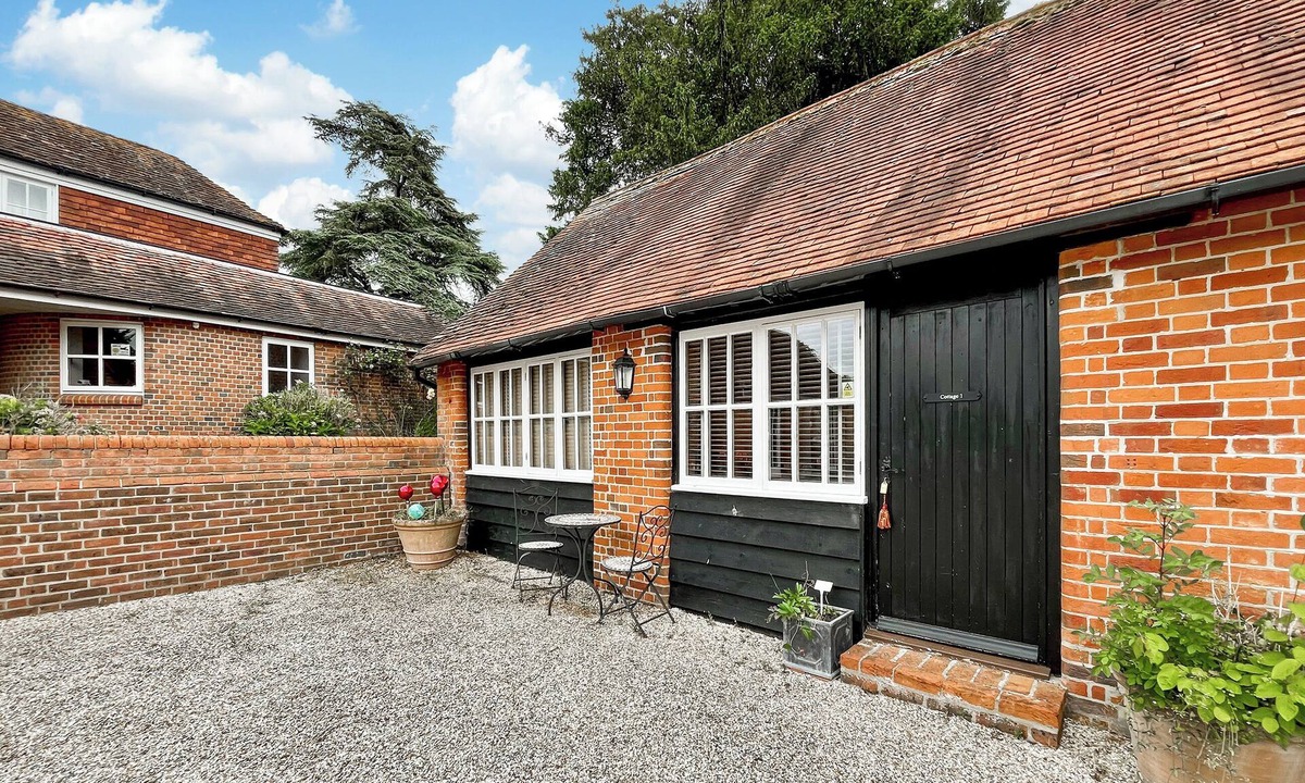 East Tytherley Cottage | 1 bedroom accommodation in East Tytherley