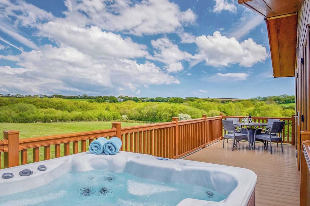Hewas Water Ski Chalet | 1 bedroom accommodation in Nr St Austell