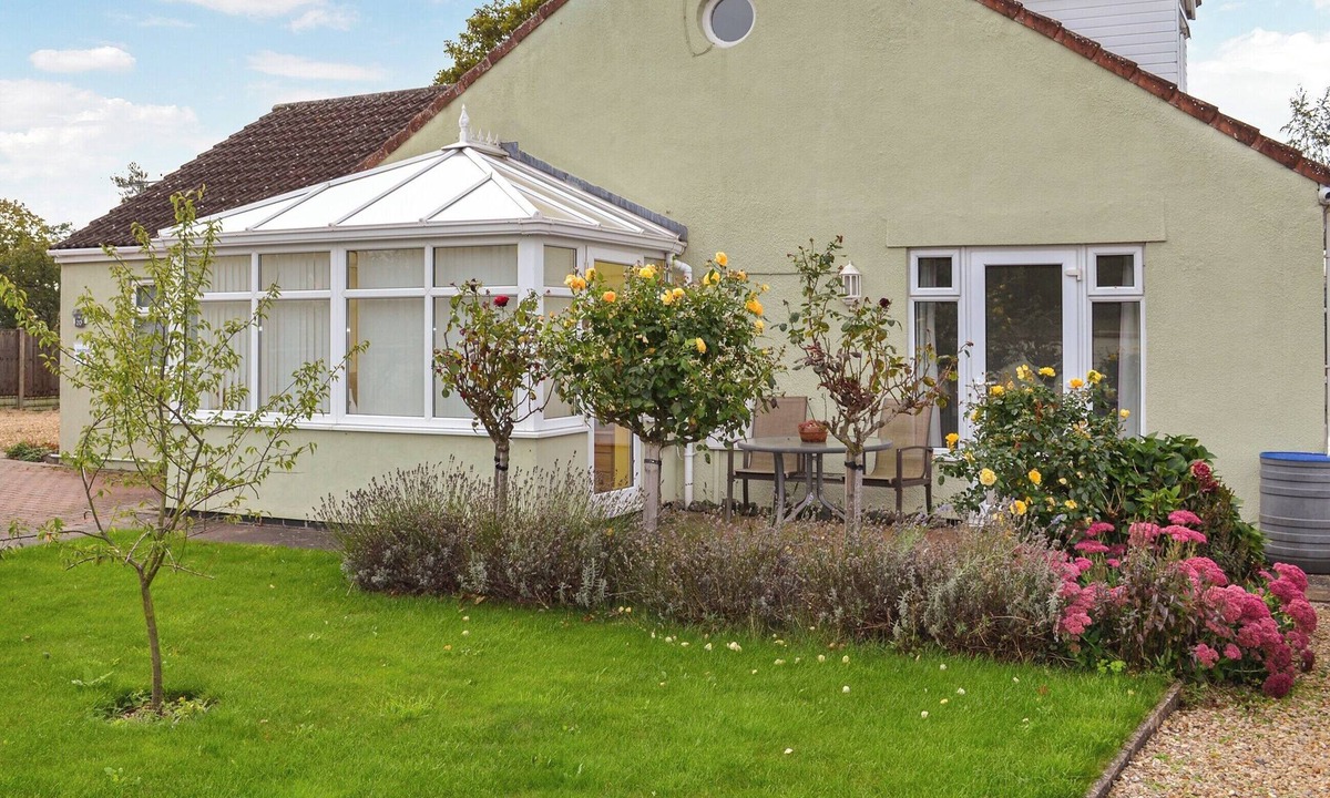 Newborough Cottage | 1 bedroom accommodation in Peterborough