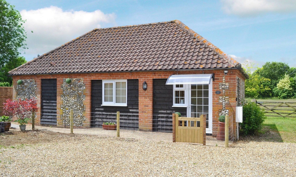 East Dereham Cottage | 1 bedroom accommodation in Great Dunham