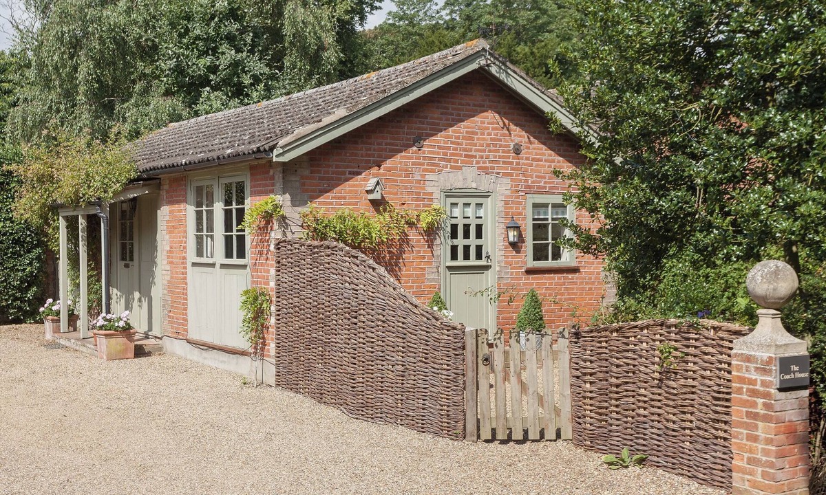 Tattingstone Cottage | 1 bedroom accommodation in Tattingstone