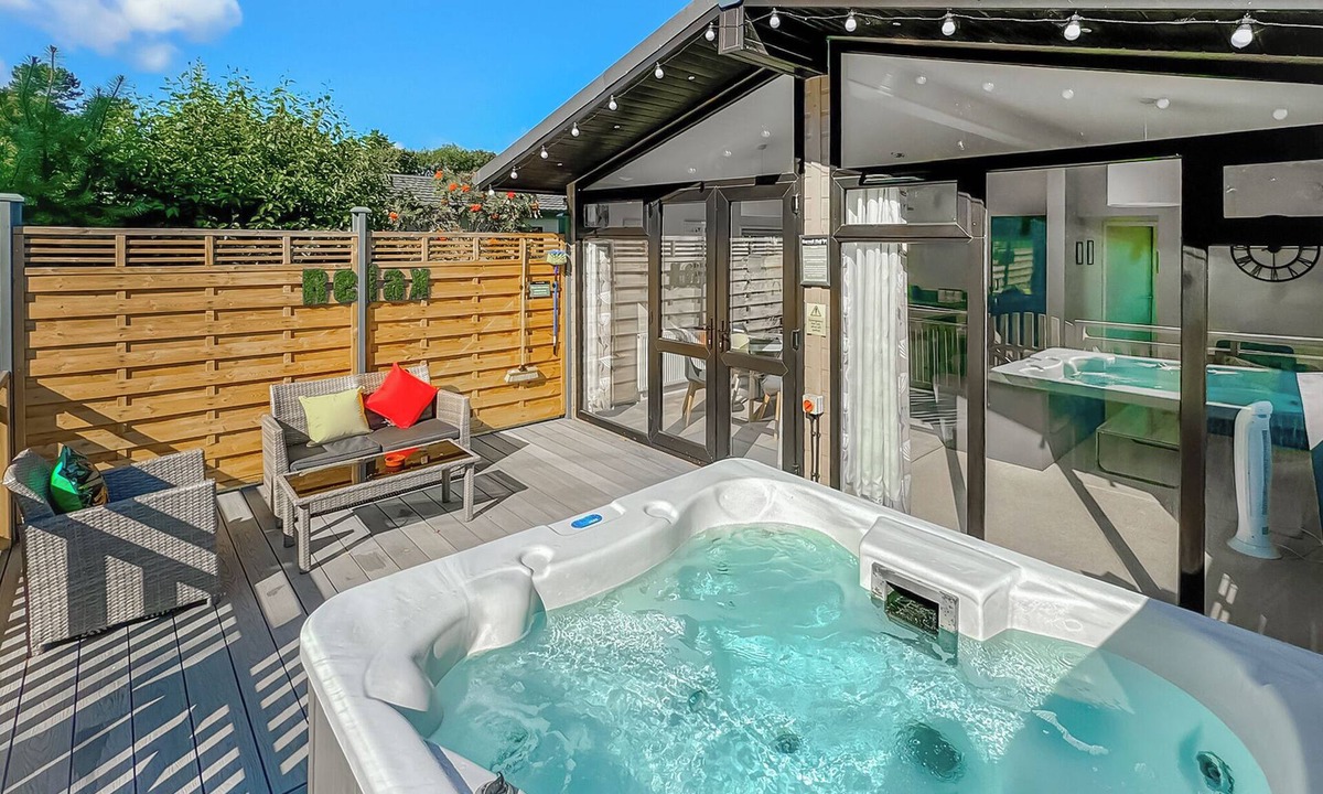 Raywell Ski Chalet | 1 bedroom accommodation in Raywell, Beverley