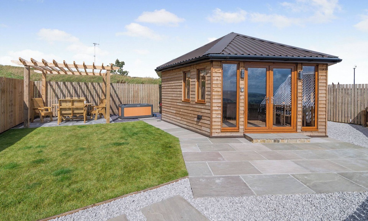 Sowerby Bridge Ski Chalet | 1 bedroom accommodation in Ripponden