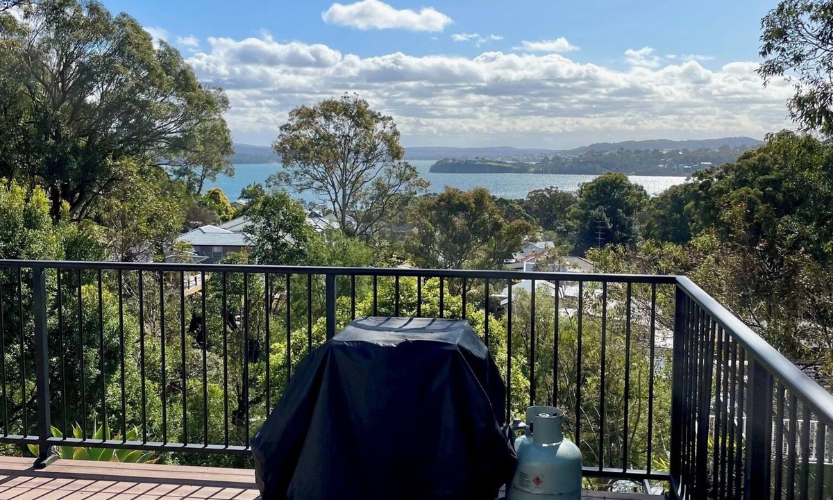 Valentine Villa | 1 bedroom accommodation - Lake views!