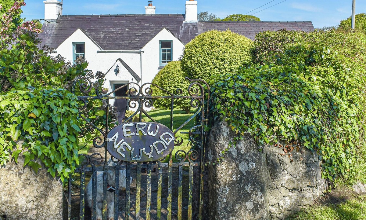 Tyn-y-Gongl Cottage | 1 bedroom accommodation in Benllech