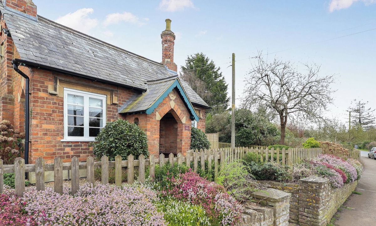 Berkeley Cottage | 1 bedroom accommodation in Ham, near Berkeley