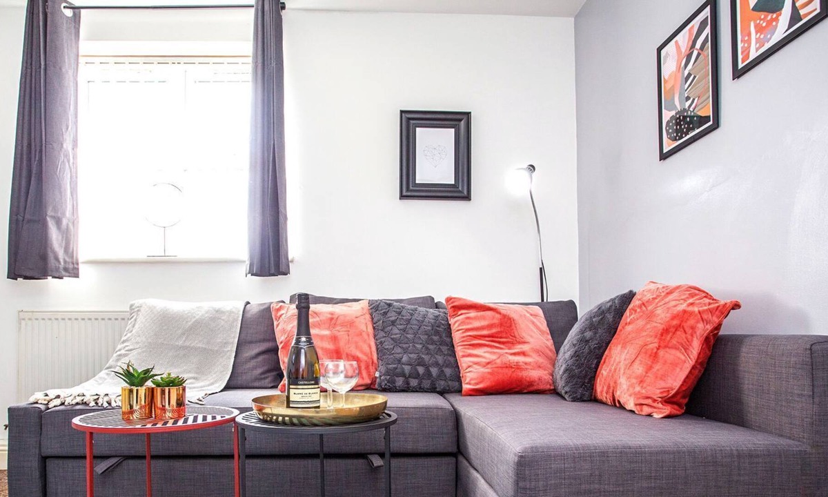 Holbrooks Cottage | 1 bedroom accommodation in Coventry