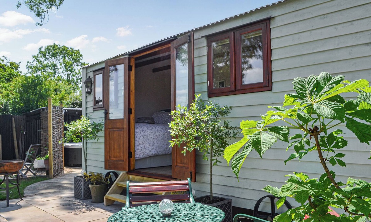 Driffield Cottage | 1 bedroom accommodation in Gembling