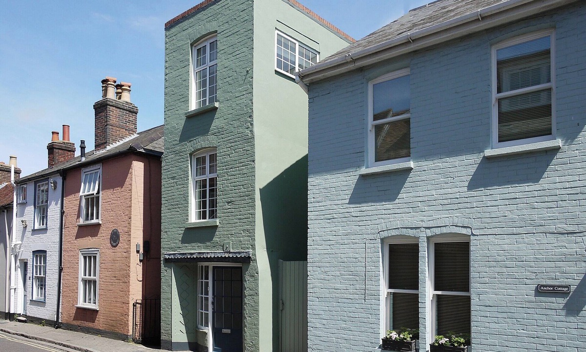 New Forest District Cottage | 1 bedroom accommodation in Lymington