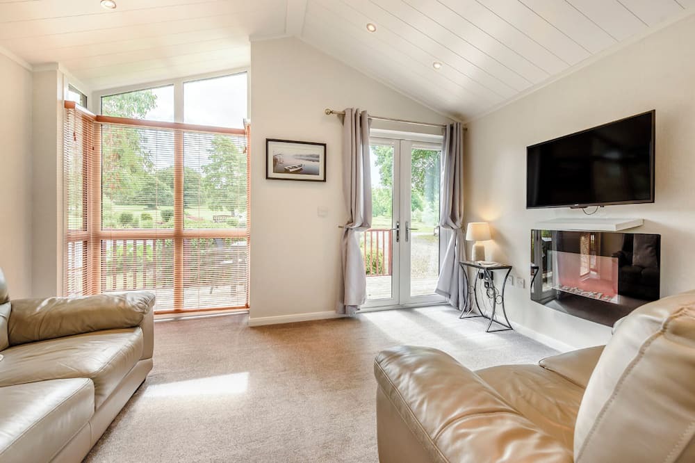 Molleston Ski Chalet | 1 bedroom accommodation in Narberth, Nr Tenby