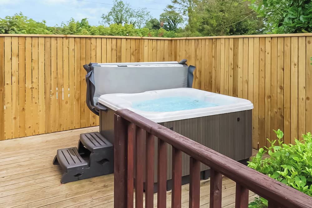 Molleston Ski Chalet | 1 bedroom accommodation in Narberth, Nr Tenby