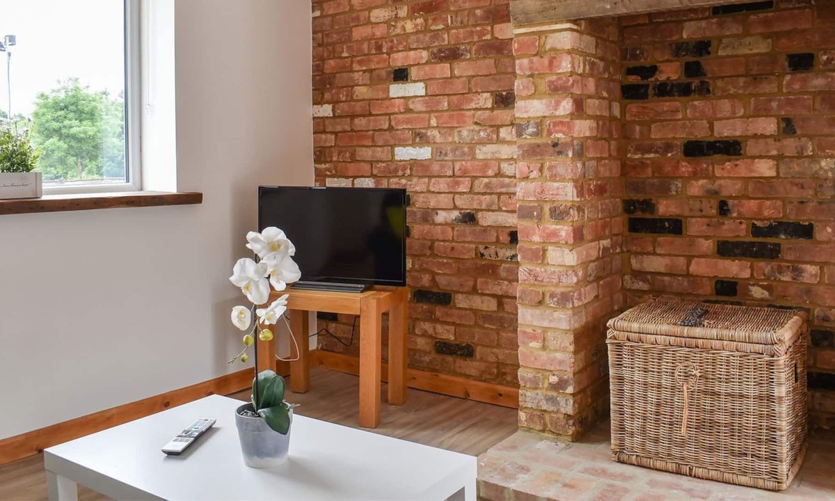 Canford Magna Cottage | 1 bedroom accommodation in Wimborne