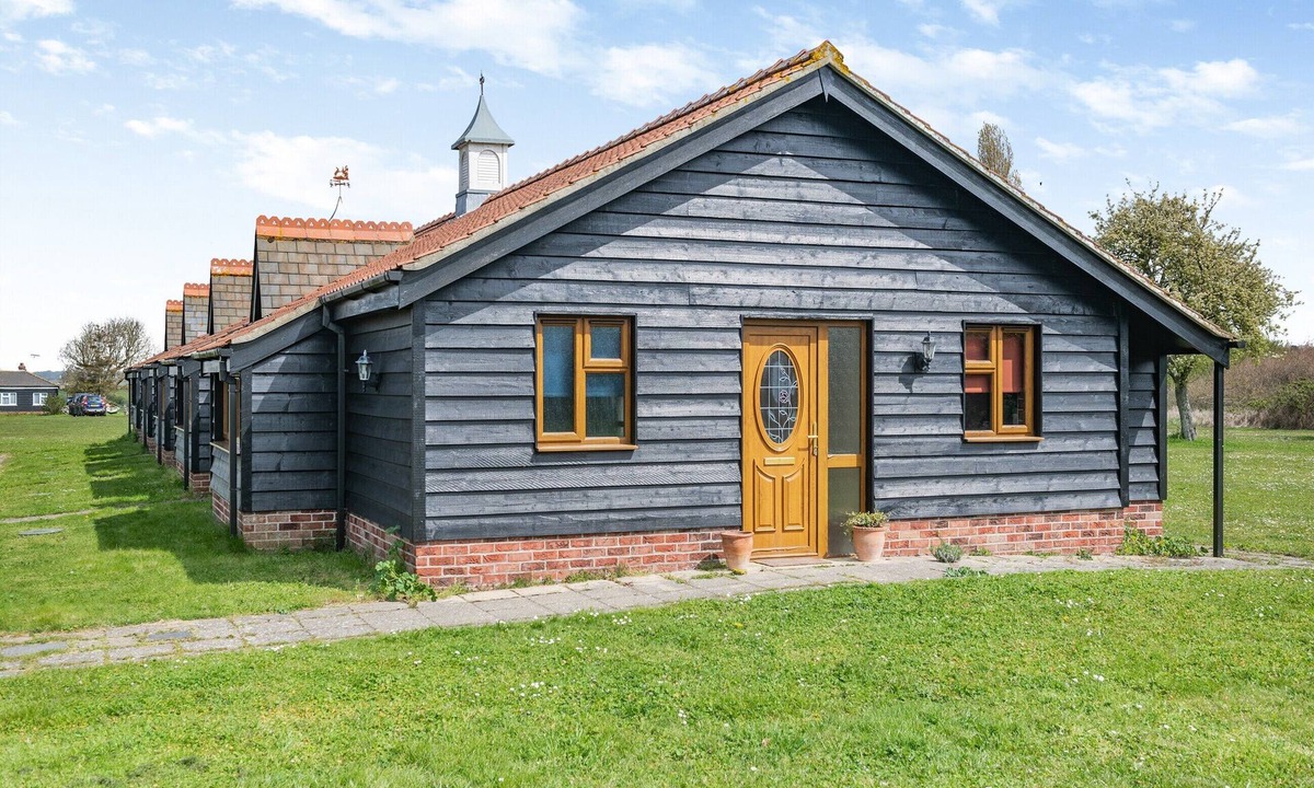 Brightlingsea Cottage | 1 bedroom accommodation in St Osyth