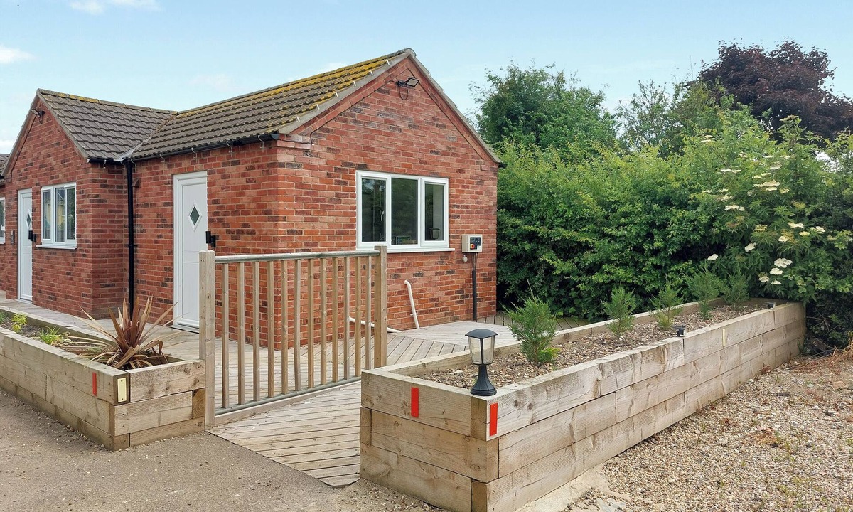 Lincoln Cottage | 1 bedroom accommodation in Walcott