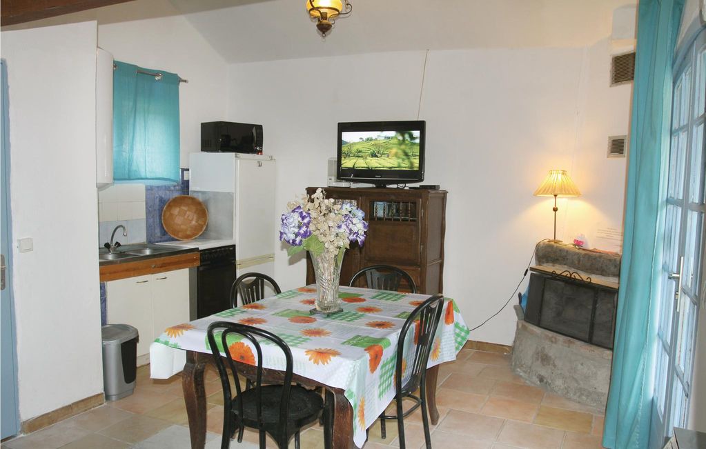 Mayres House | 1 bedroom accommodation in Mayres