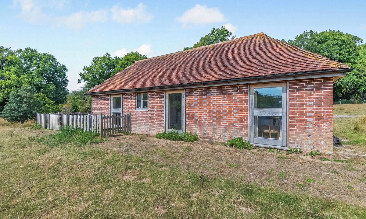 Robertsbridge Cottage | 1 bedroom accommodation in Battle