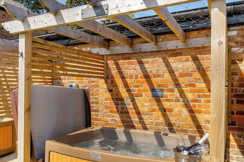 Frampton Apartment | 1 bedroom accommodation in Boston