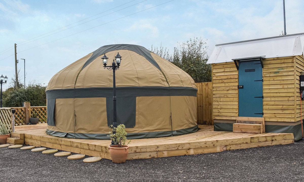 Isle of Thanet Cottage | 1 bedroom accommodation in Chard