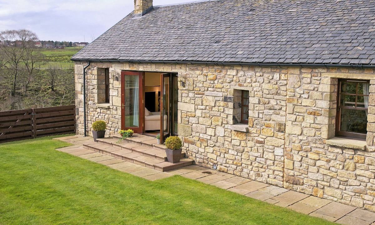 Lanark Cottage | 1 bedroom accommodation in Forth