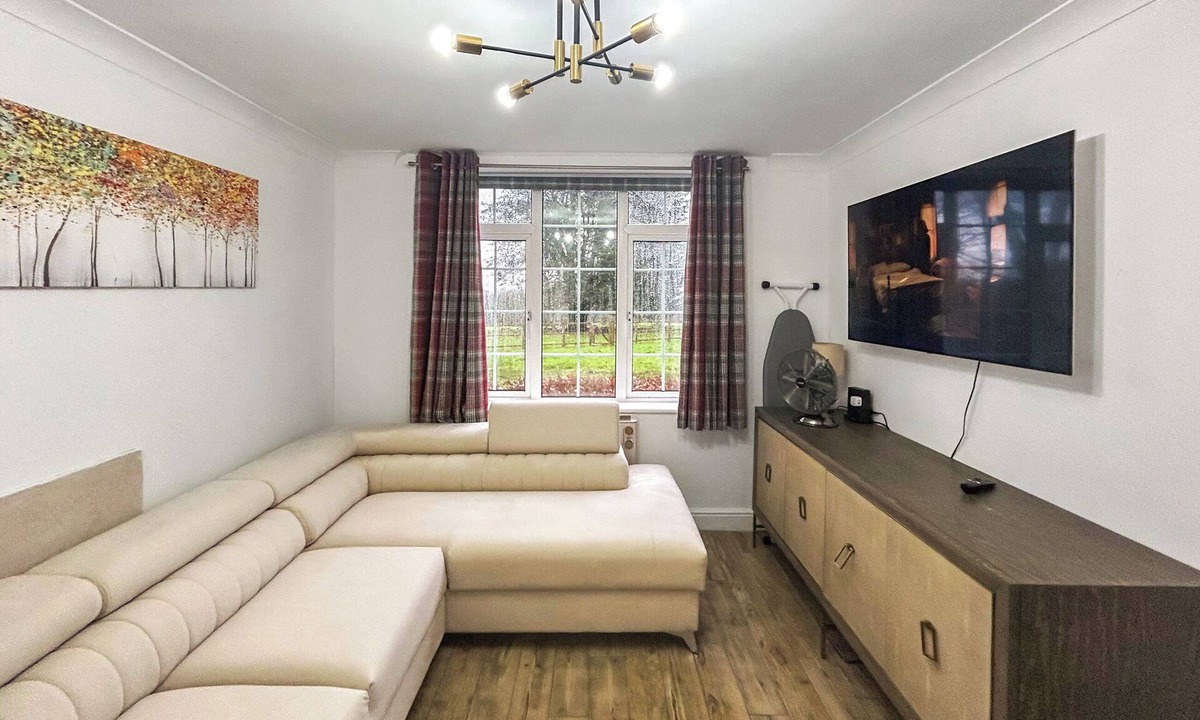 Norwood Hill Cottage | 1 bedroom accommodation in Horley