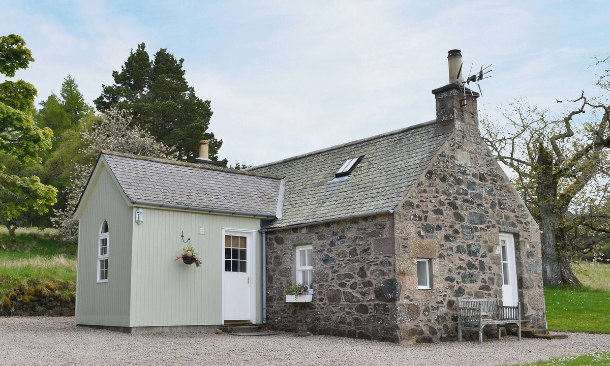 Huntly Cottage | 1 bedroom accommodation in Glen Deveron, by Huntly