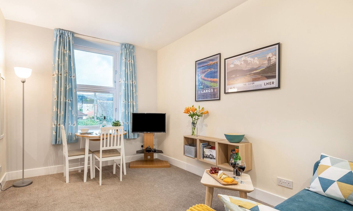 Largs Cottage | 1 bedroom accommodation in Largs