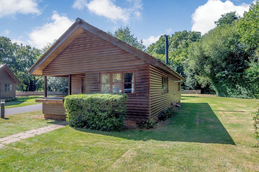 Kilcot Ski Chalet | 1 bedroom accommodation in Kilcot, Newent